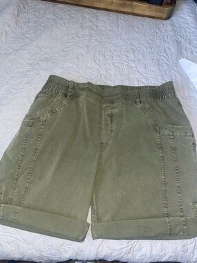 Soft Surroundings Olive Green Casual Roll-Cuff Shorts Petite Large